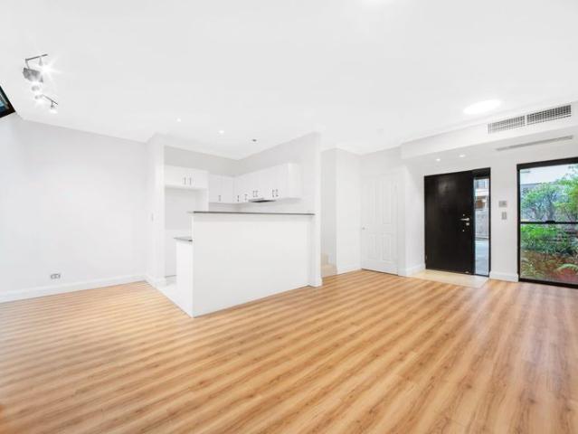 Townhouse for rent in Sydney, New South Wales