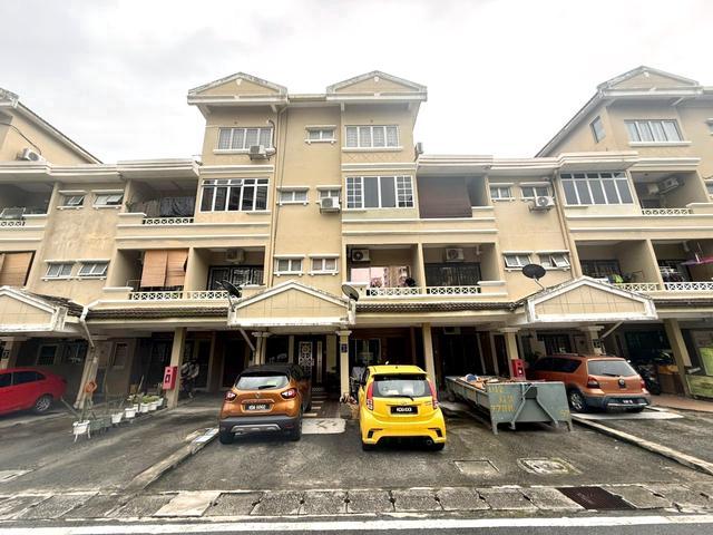 Townhouse for sale in Petaling, Alam Impian