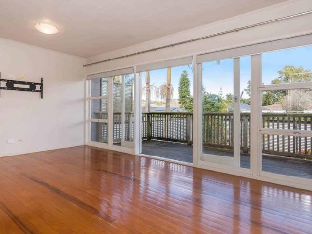 Apartment for rent in Hillcrest, Kaipātiki