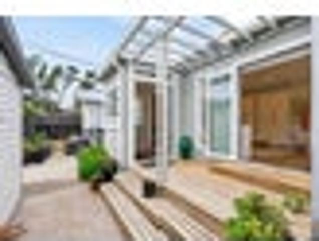 House for sale in Days Bay, Wellington