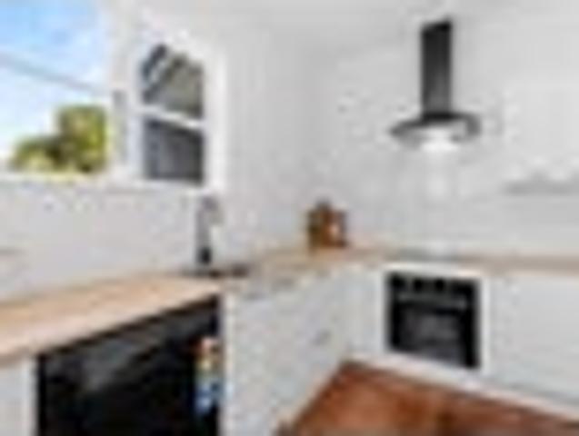 House for sale in Chaslands, Canterbury