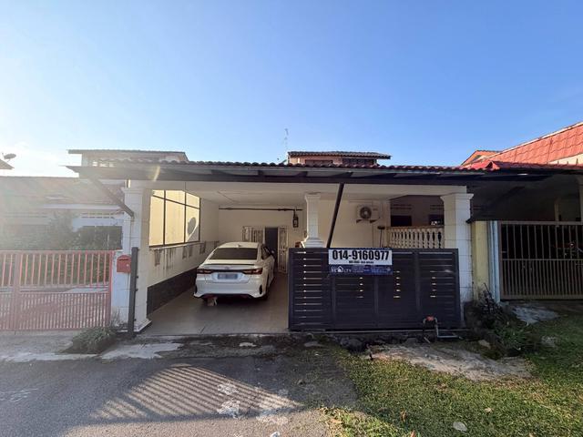 Terraced House for sale in Malaka