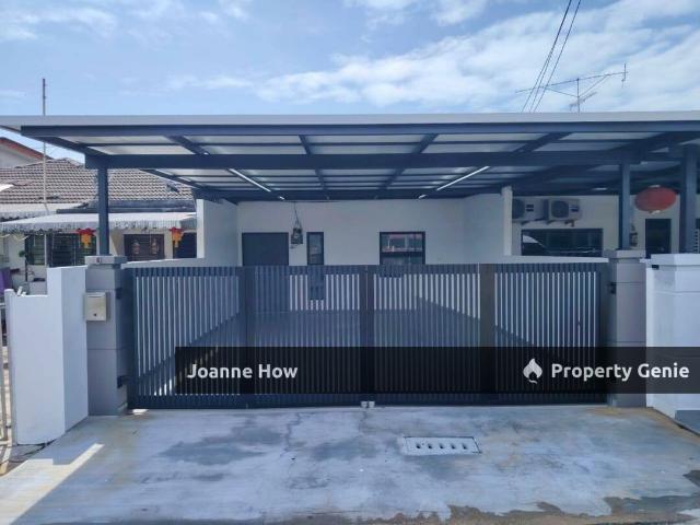 Terraced House for sale in Malaka