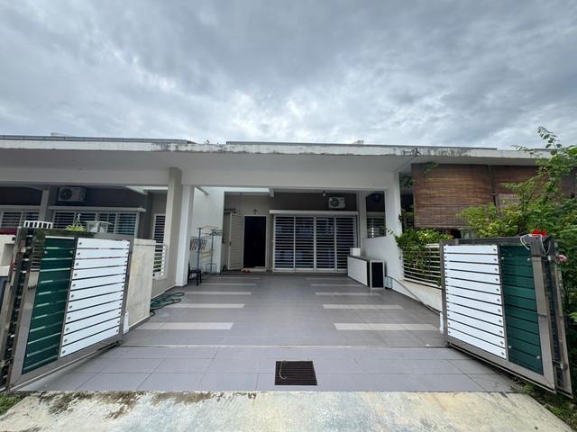 Terraced House for rent in Malaka