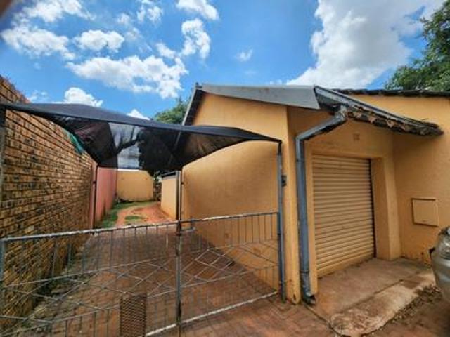 House for sale in Mohlakeng, Gauteng