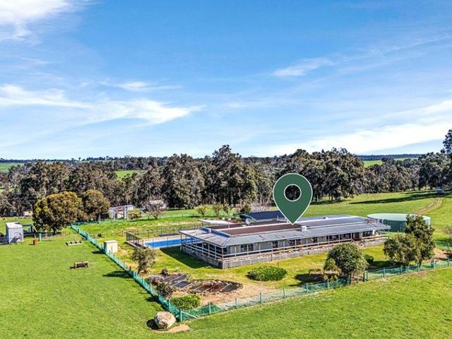 Cottage for sale in Boyup Brook, Western Australia