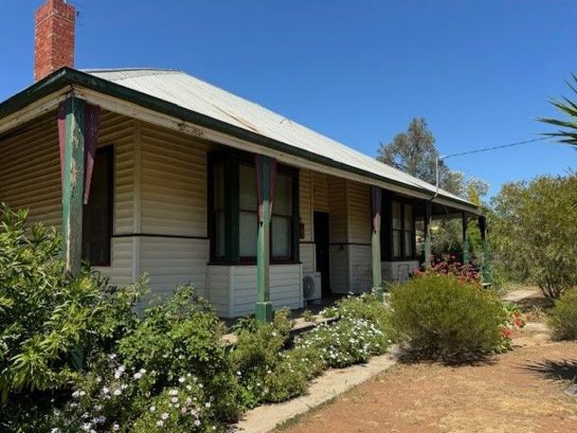 Cottage for sale in Charlton, Victoria