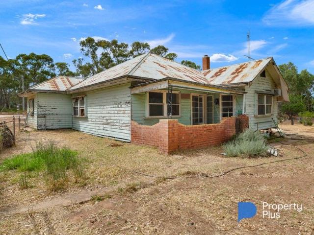 Cottage for sale in Wedderburn, Victoria