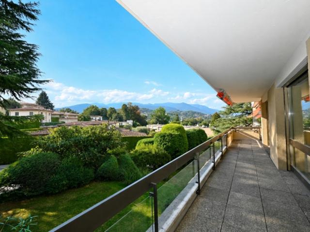 Wohnung kaufen in Collina d'Oro, Tessin