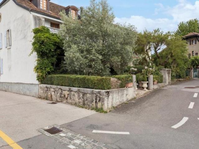 Haus kaufen in Givrins, Waadt