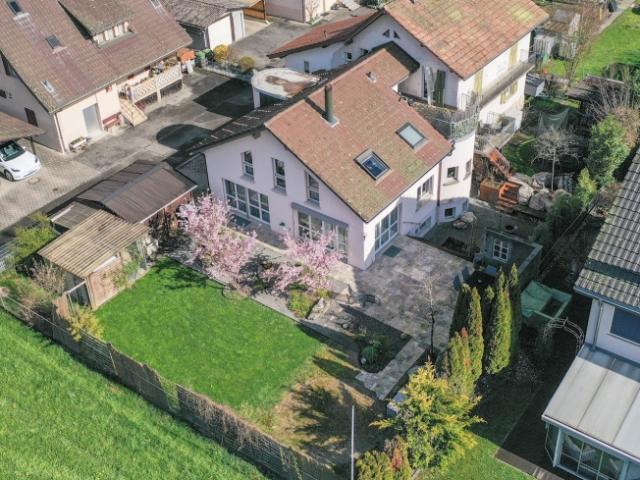 Mehrfamilienhaus kaufen in Gränichen, Aargau