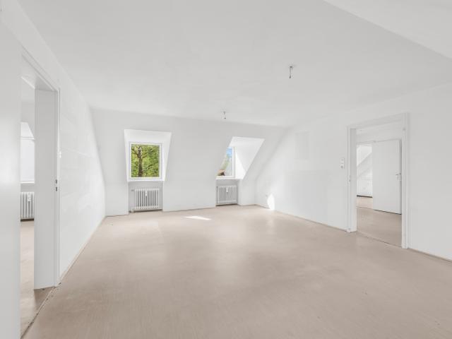 Dachgeschosswohnung kaufen in Laim, München