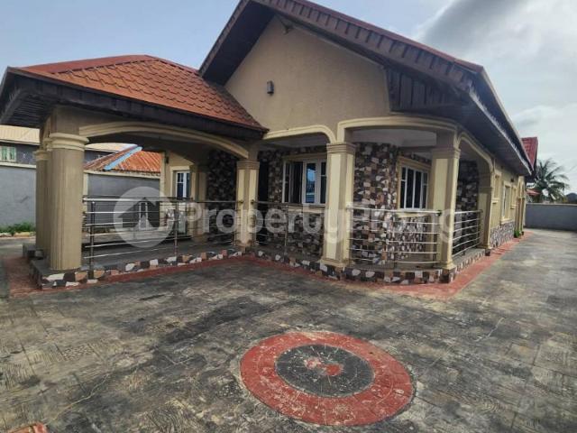 Bungalow for rent in Ojo