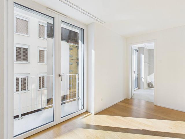 Studio mieten in Einigen, Zürich