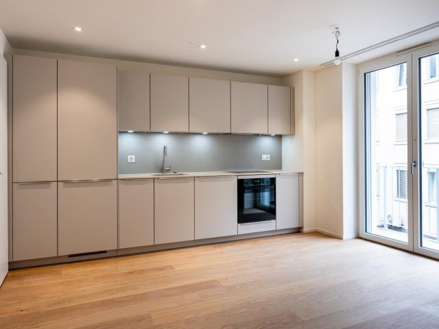 Studio mieten in Einigen, Zürich