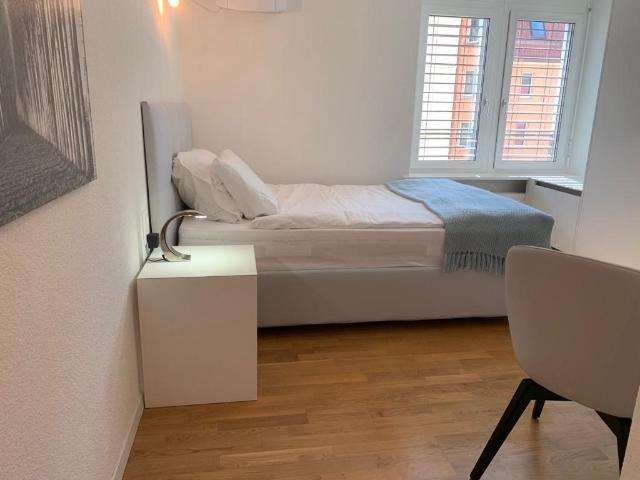 Studio mieten in Einigen, Zürich