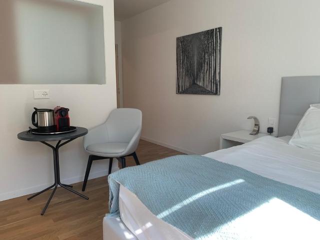 Studio mieten in Einigen, Zürich