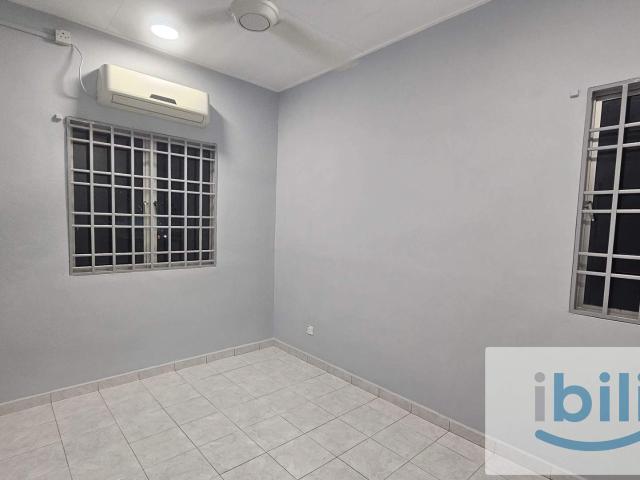 Room for rent in Petaling, Alam Impian
