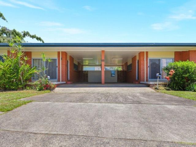 Duplex for rent in Mooroobool, Cairns