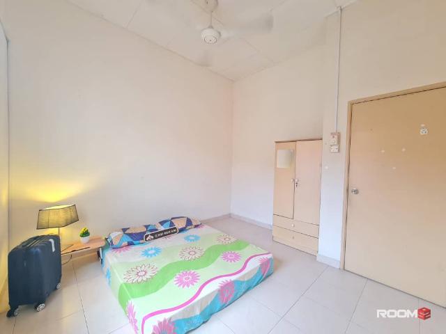 Room for rent in Sendayan Village, Negeri Sembilan
