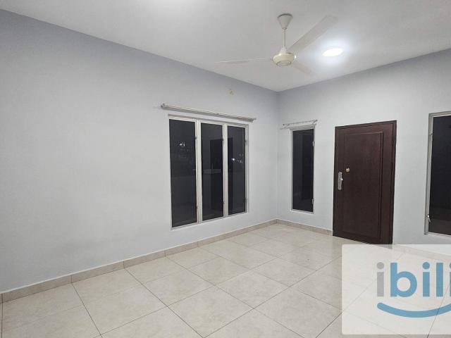 Room for rent in Petaling, Alam Impian