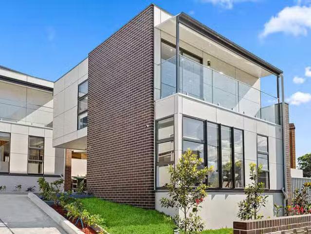 House for rent in Wollongong West, New South Wales