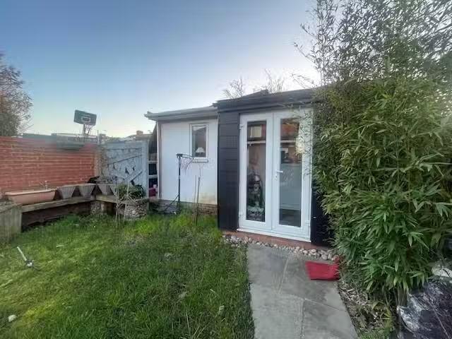 Apartment for rent in Little Stanmore, Greater London