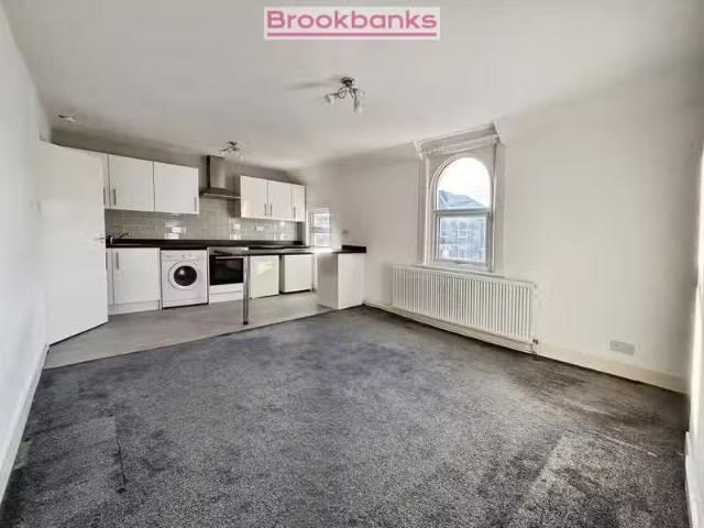 House for rent in Longlands, Halfway Street