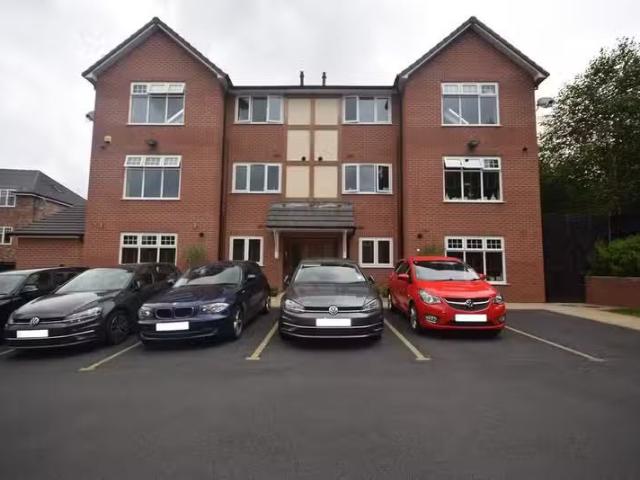 Apartment for rent in Woodloes Park, Green Close