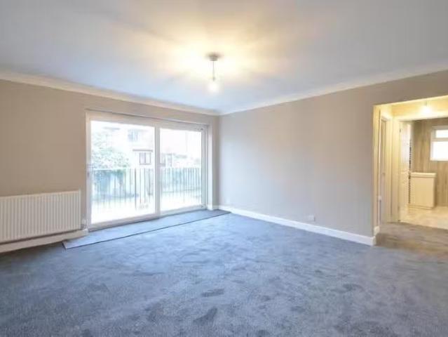 Apartment for rent in Hatch End, Greater London