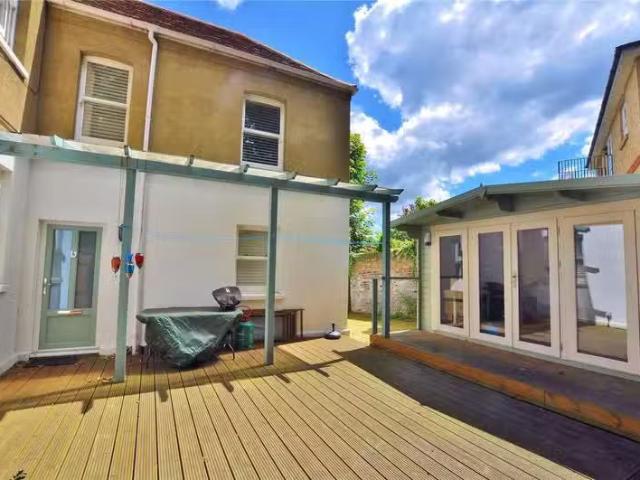Apartment for rent in Westborough, Surrey