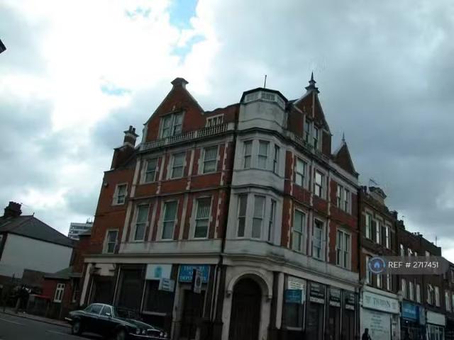 House for rent in Burnt Oak, Greater London
