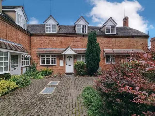 House for rent in Green Close, Warwickshire