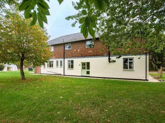 Apartment for rent in Poling Corner, Clapham