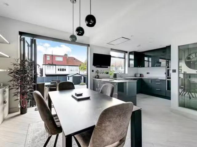 House for rent in Carshalton Beeches, Greater London