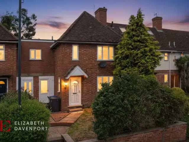 House for rent in Mill End, Green Close