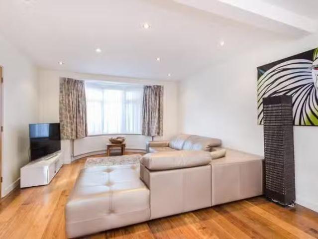 House for rent in Hatch End, Greater London