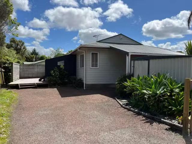 House for rent in Oratia