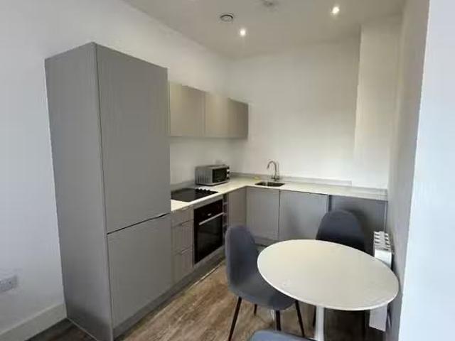 Apartment for rent in Newbury Park, Greater London