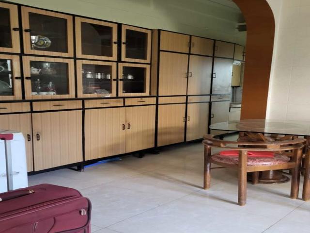 Flat for rent in Parel, Mumbai City District