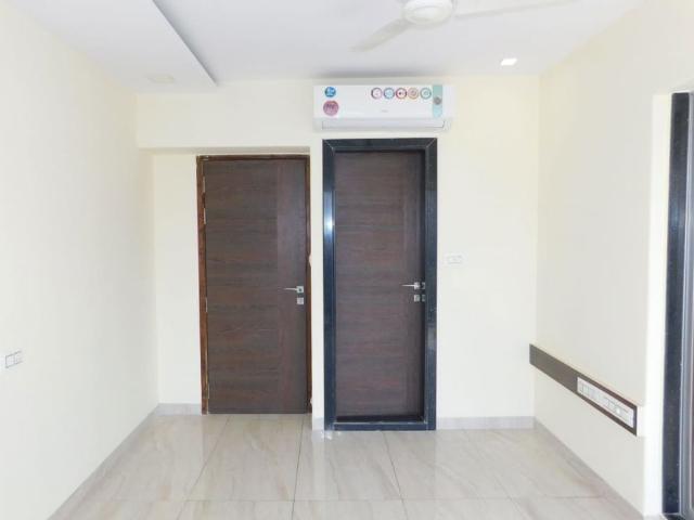 Flat for rent in Khar, Mumbai