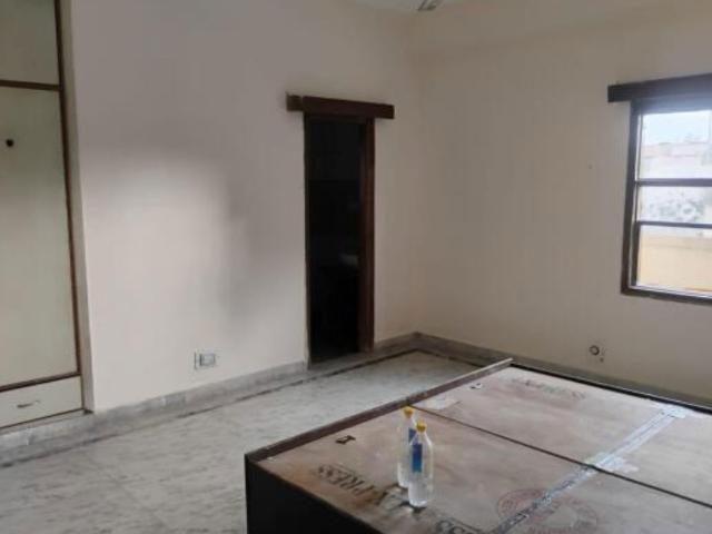 House for rent in Sector 39, Noida