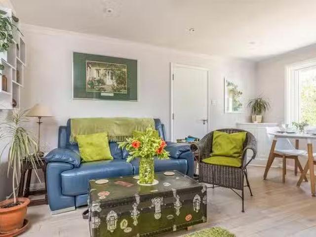 Apartment for rent in Littlecote, West Sussex