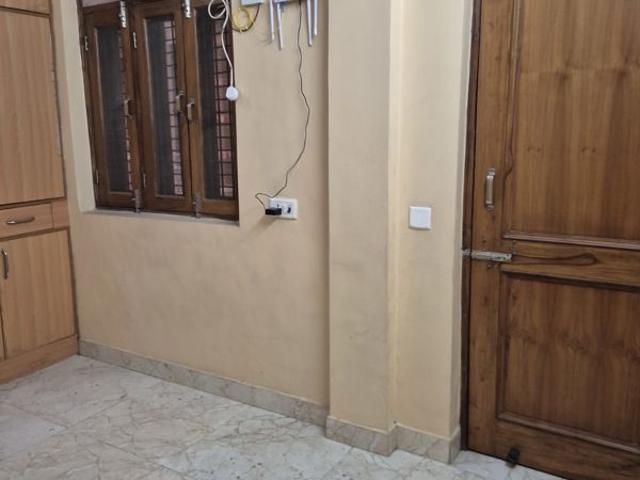 Property for rent in East Delhi, Deri