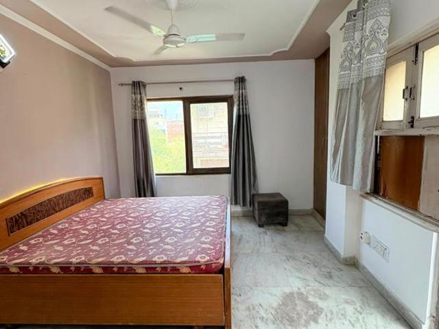 Flat for rent in Press Enclave, Delhi