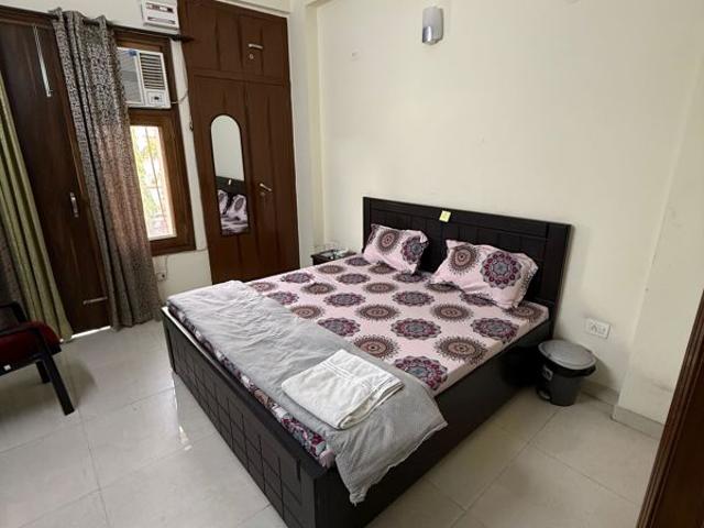 House for rent in Arun Vihar, Noida