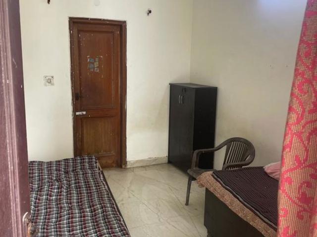 House for rent in Sector 40, Noida