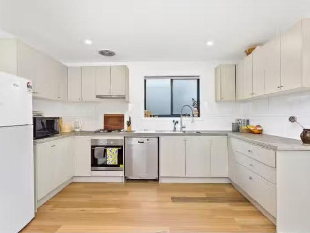 House for rent in Wollongong West, New South Wales
