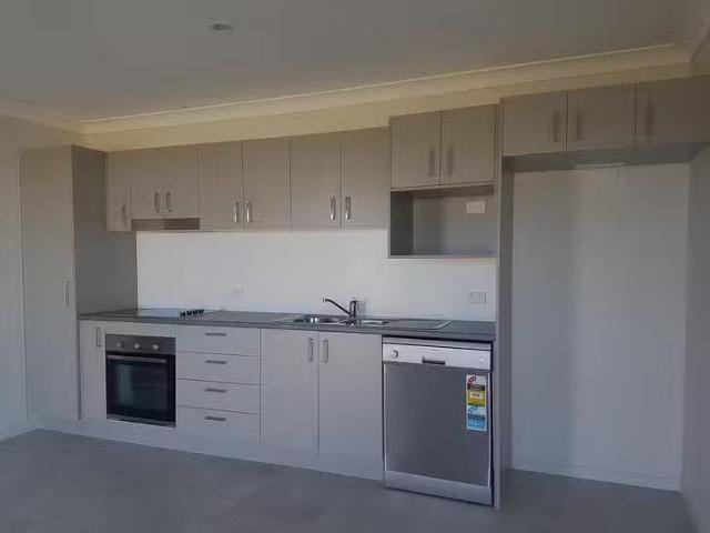 House for rent in Churchill, Victoria