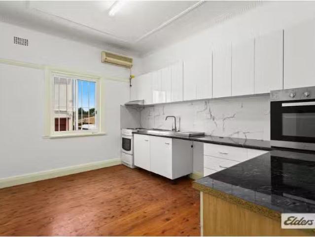 House for rent in Wollongong West, New South Wales